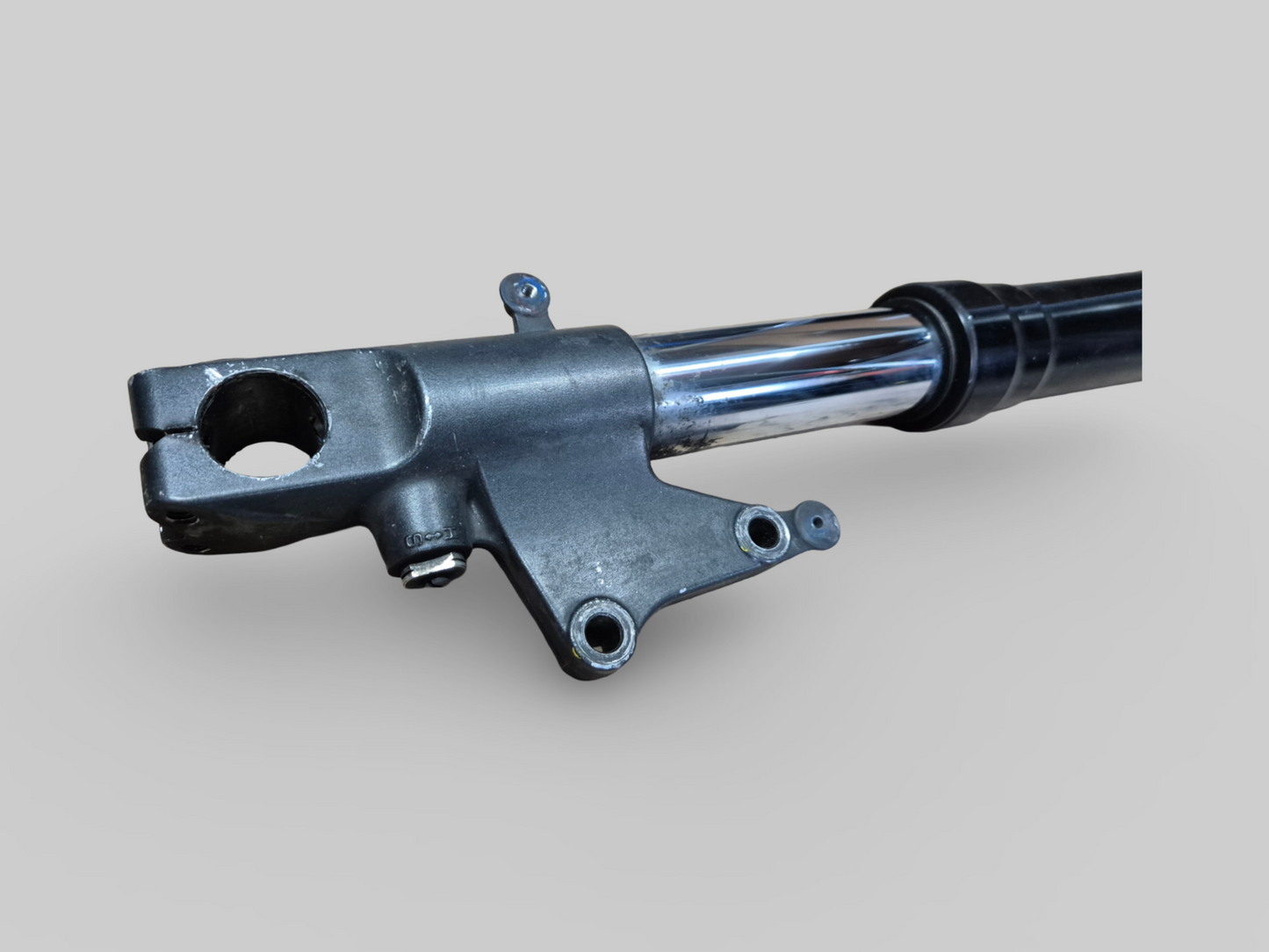 LINKERZIJDE SHOWA AXIALE VORKPOOT AP8123638 Aprilia RSV Mille 98-03 / Tuono 02-05