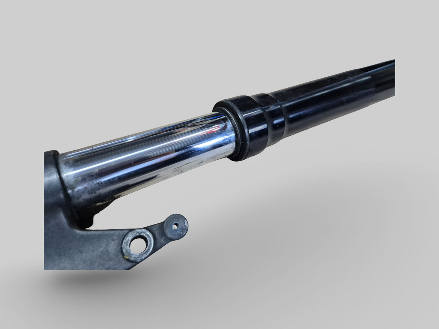 LINKERZIJDE SHOWA AXIALE VORKPOOT AP8123638 Aprilia RSV Mille 98-03 / Tuono 02-05