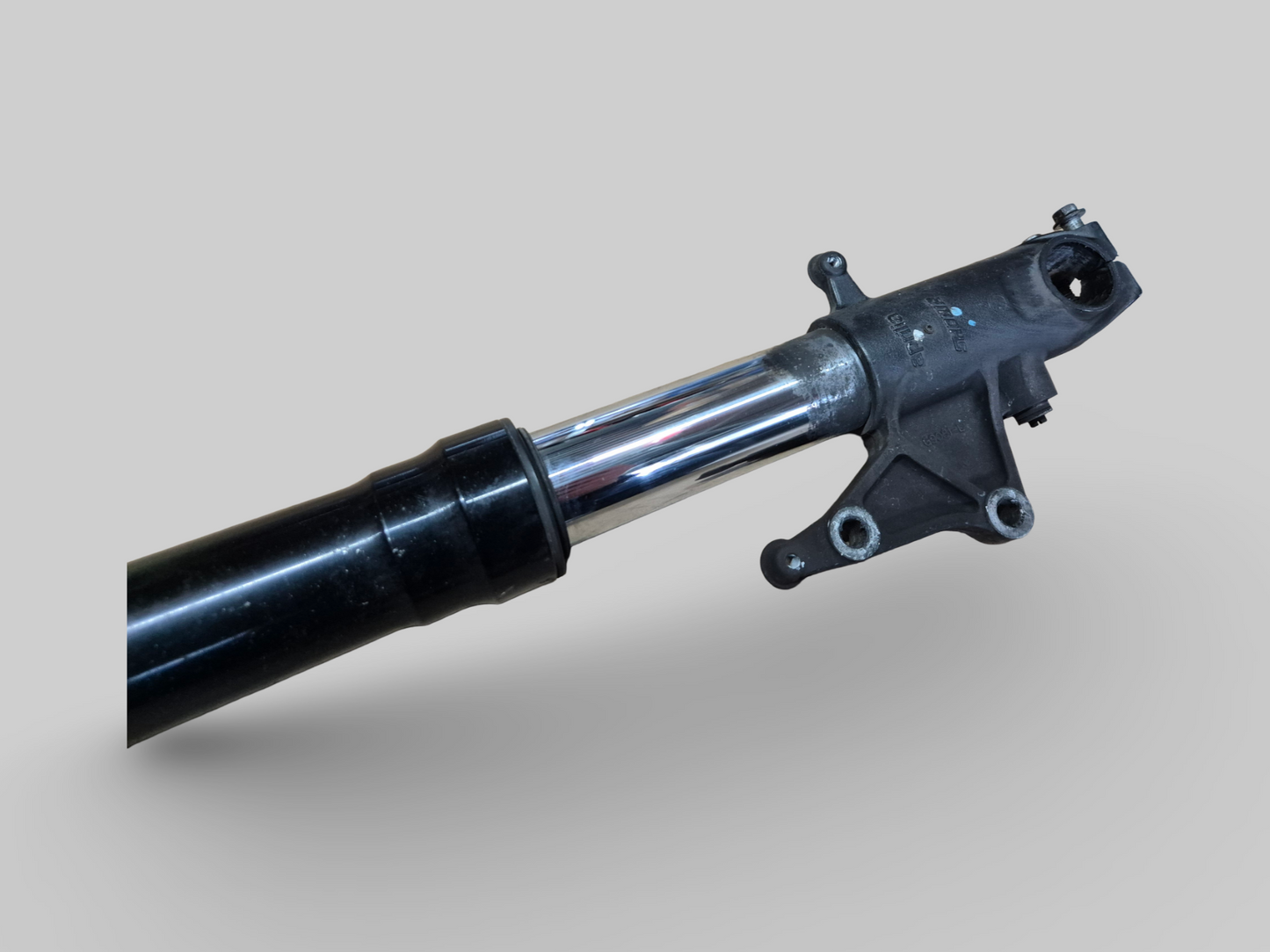 LINKER ZIJVORKPOOT AP8123971 Aprilia RSV Mille 01-03 / Tuono 02-05 