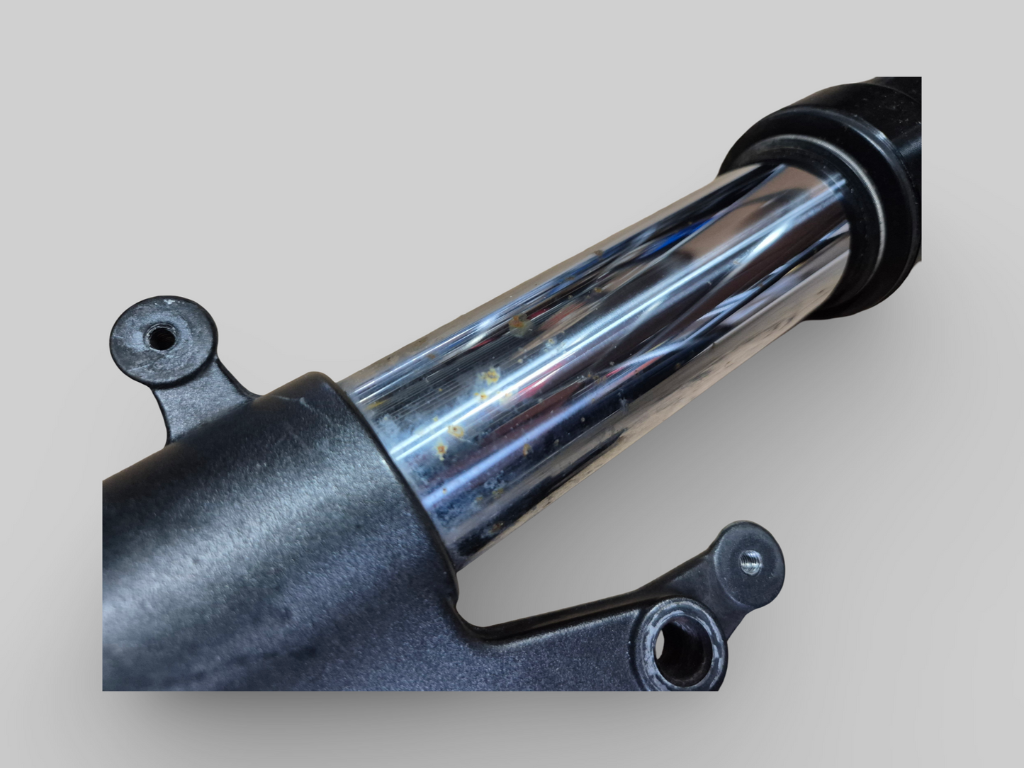 LINKER ZIJVORKPOOT AP8123971 Aprilia RSV Mille 01-03 / Tuono 02-05 