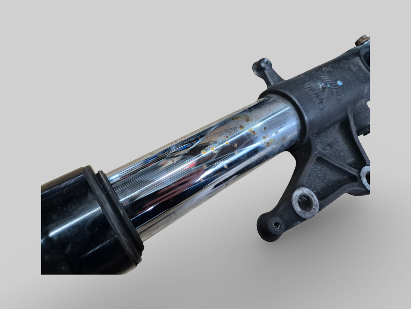 LINKER ZIJVORKPOOT AP8123971 Aprilia RSV Mille 01-03 / Tuono 02-05 