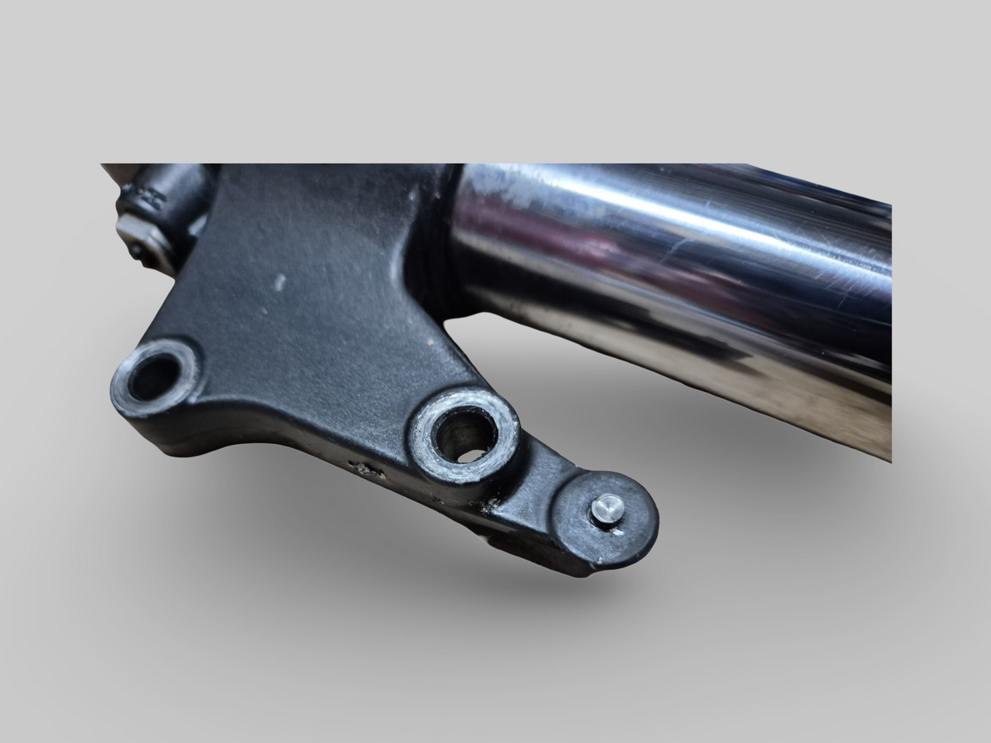 LINKER ZIJVORKPOOT AP8123971 Aprilia RSV Mille 01-03 / Tuono 02-05 