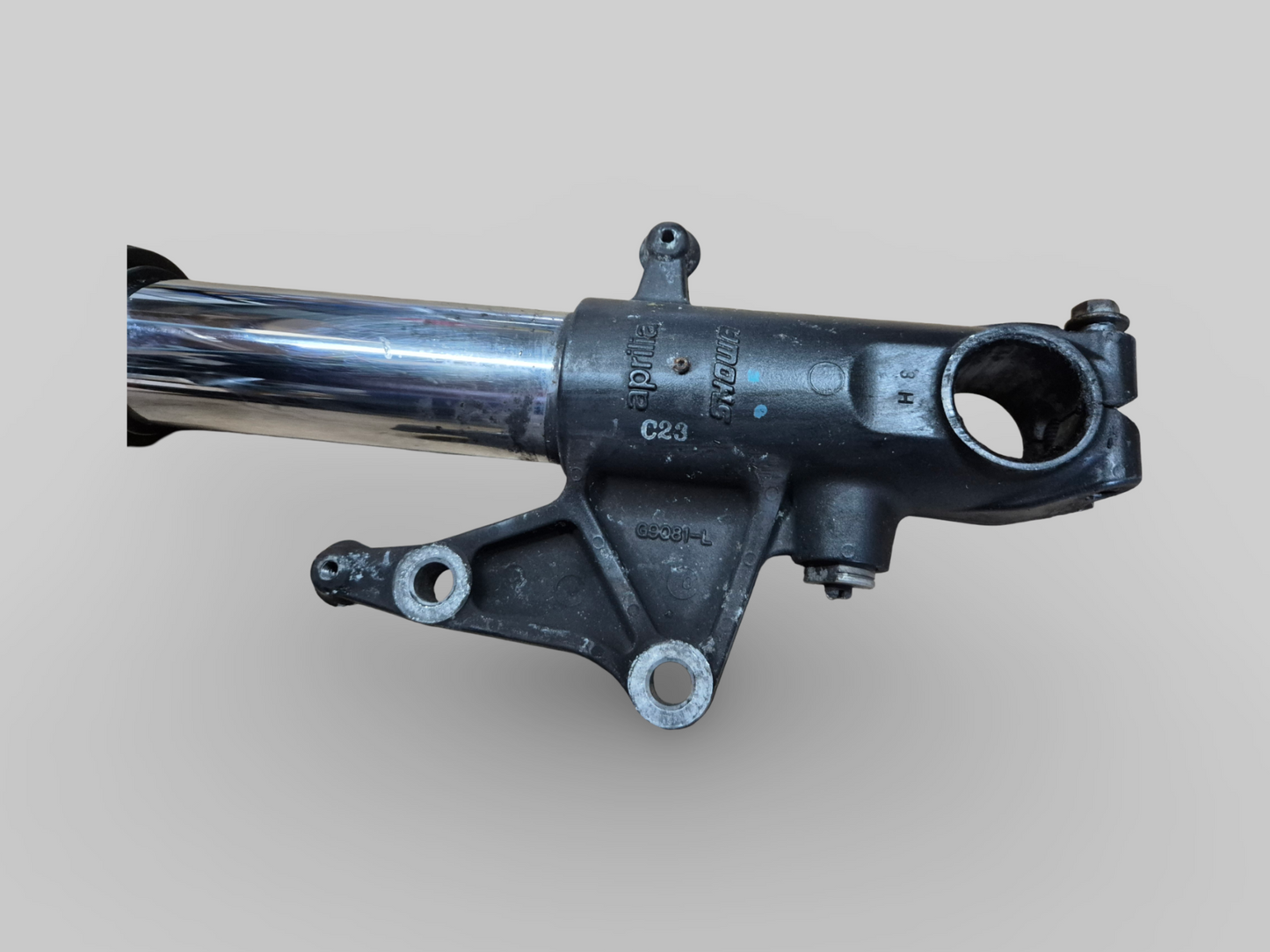 LINKER ZIJVORKPOOT AP8123971 Aprilia RSV Mille 01-03 / Tuono 02-05 