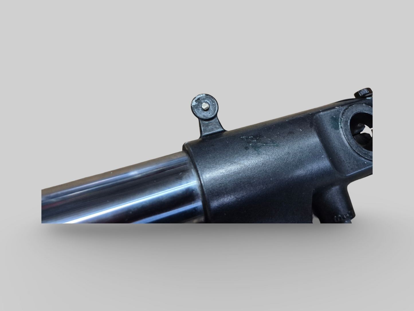 VORKPOOT RECHTER AP8123970 Aprilia RSV Mille 01-03 / Tuono 02-05 