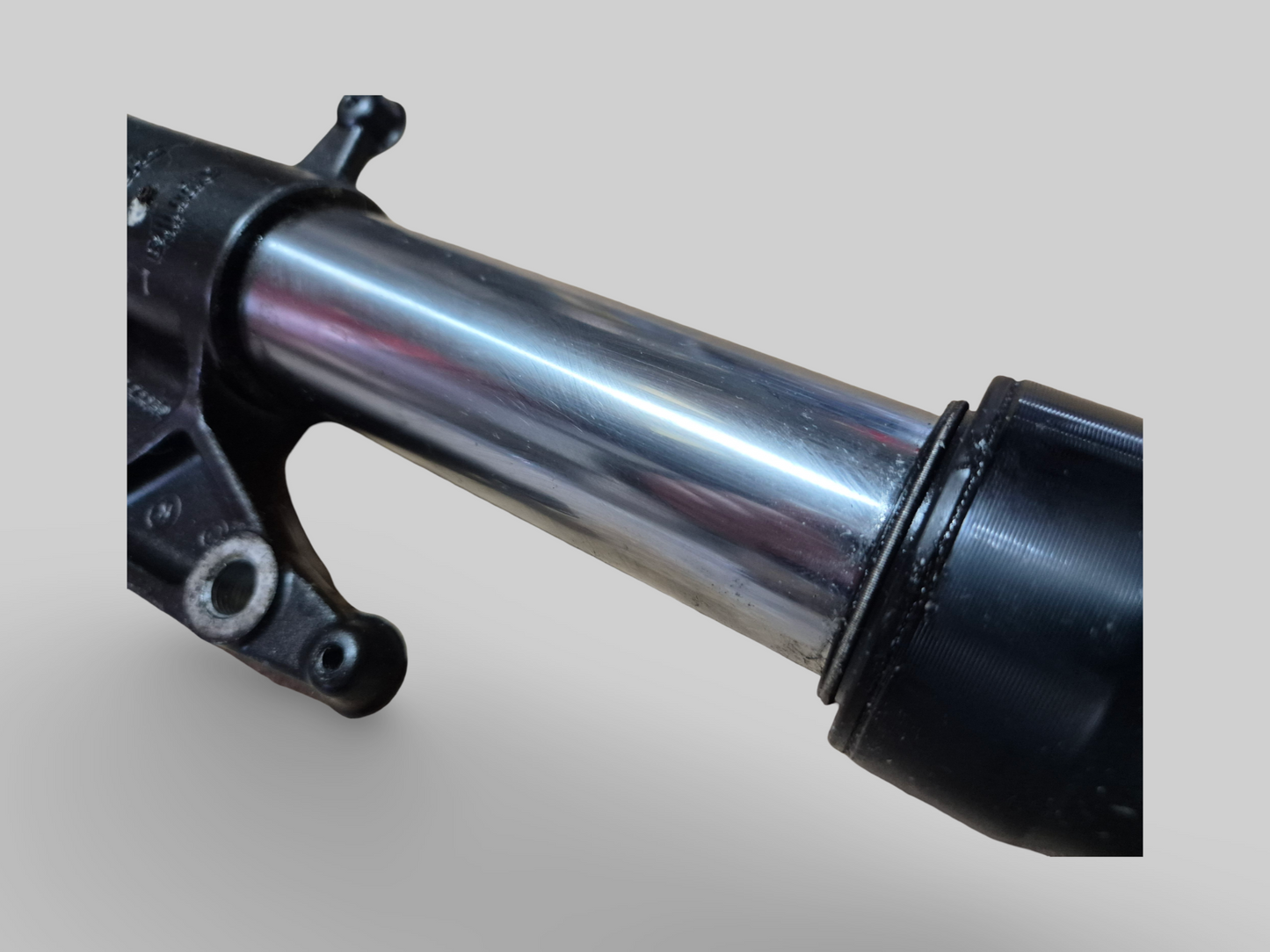 RECHTER ZIJDE SHOWA VORKPOOT AP8123637 Aprilia RSV Mille 98-03 / Tuono 02-05