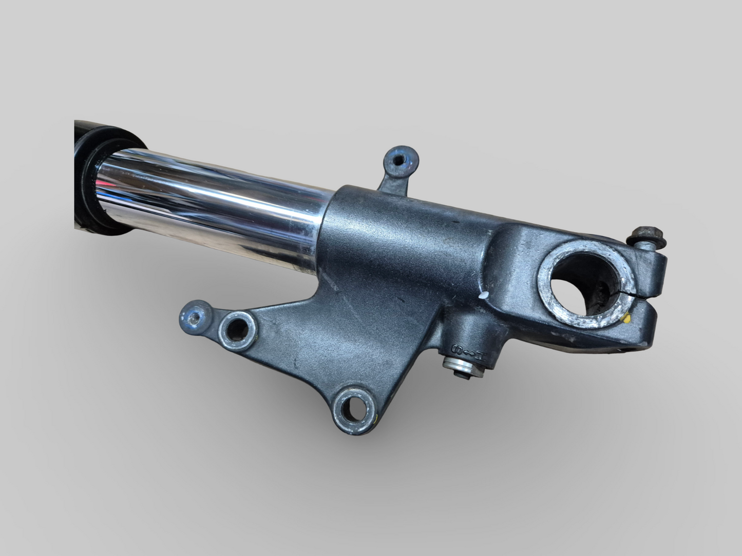 RECHTERZIJDE SHOWA AXIALE VORKPOOT AP8123637 Aprilia RSV Mille 98-03 / Tuono 02-05