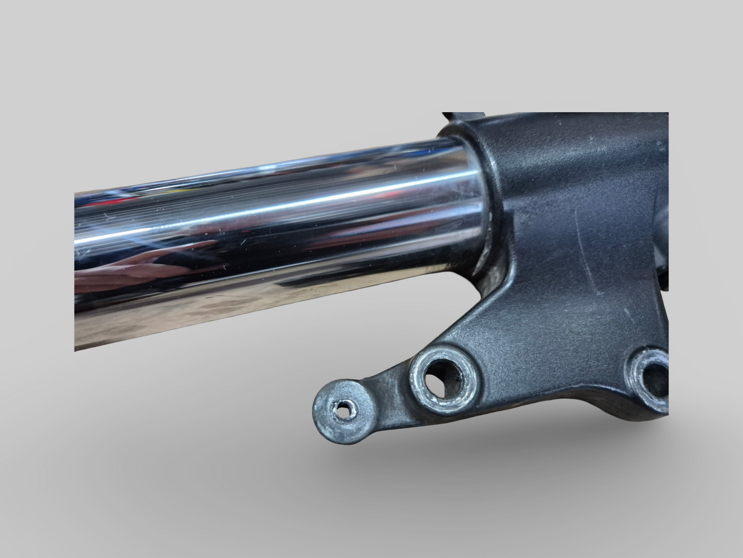 RECHTERZIJDE SHOWA AXIALE VORKPOOT AP8123637 Aprilia RSV Mille 98-03 / Tuono 02-05