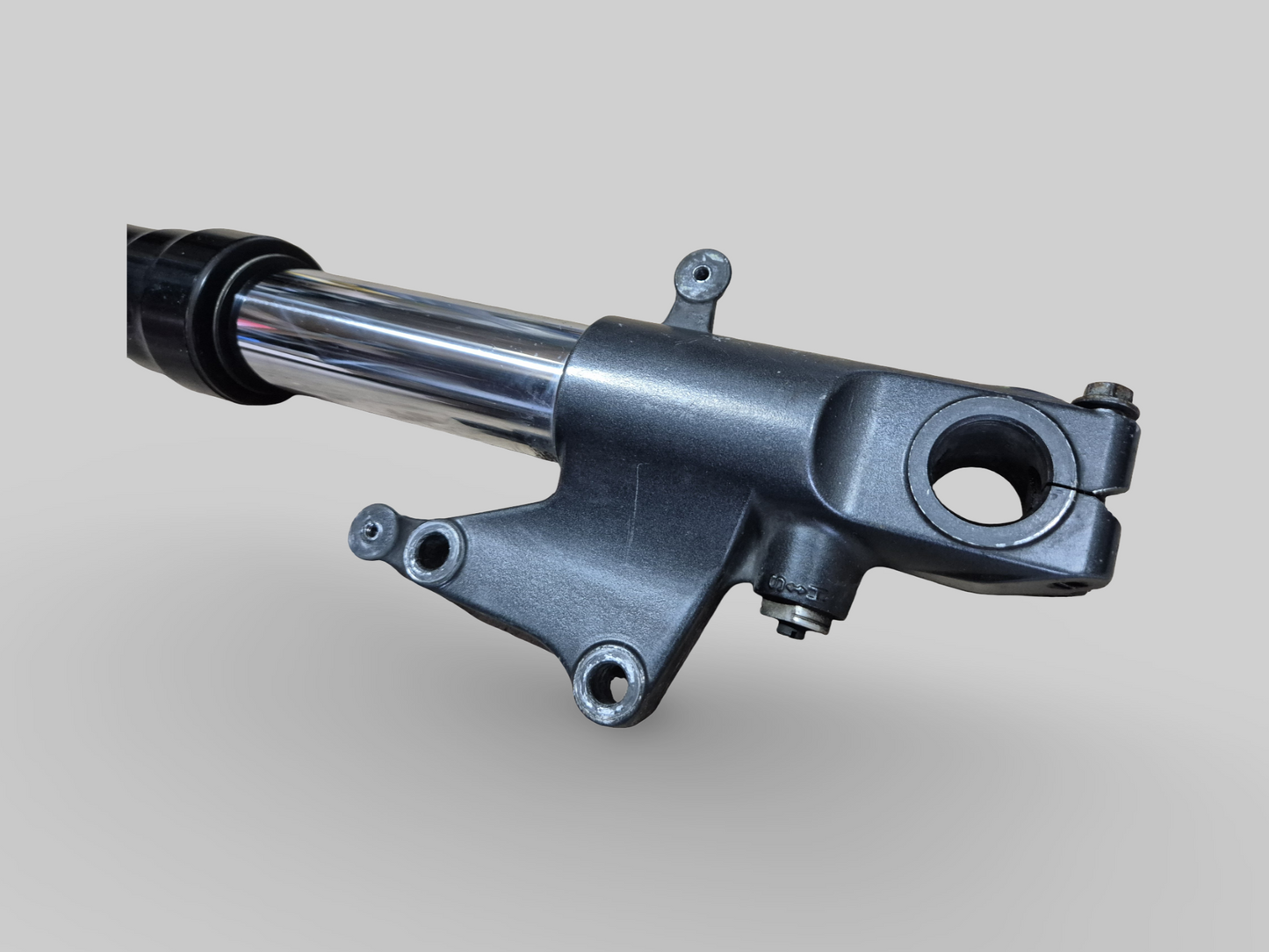 RECHTERZIJDE SHOWA AXIALE VORKPOOT AP8123637 Aprilia RSV Mille 98-03 / Tuono 02-05