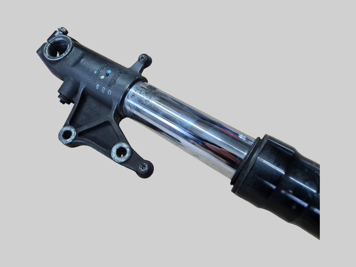 RECHTERZIJDE SHOWA AXIALE VORKPOOT AP8123637 Aprilia RSV Mille 98-03 / Tuono 02-05