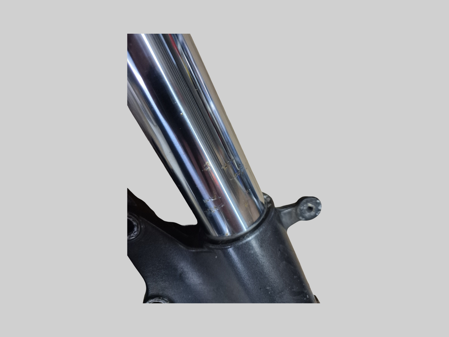 RECHTERZIJDE SHOWA AXIALE VORKPOOT AP8123637 Aprilia RSV Mille 98-03 / Tuono 02-05