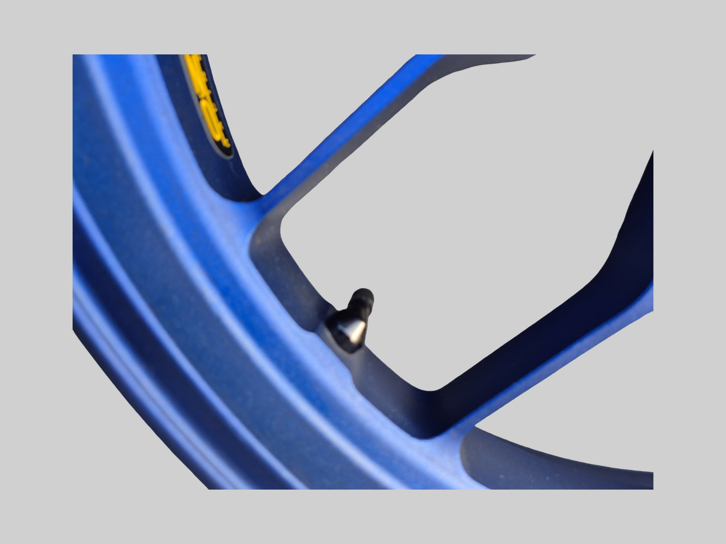 LIGHTWEIGHT OZ VELGEN AP8108676 Aprilia RSV Mille 98-03 / Tuono 02-05 