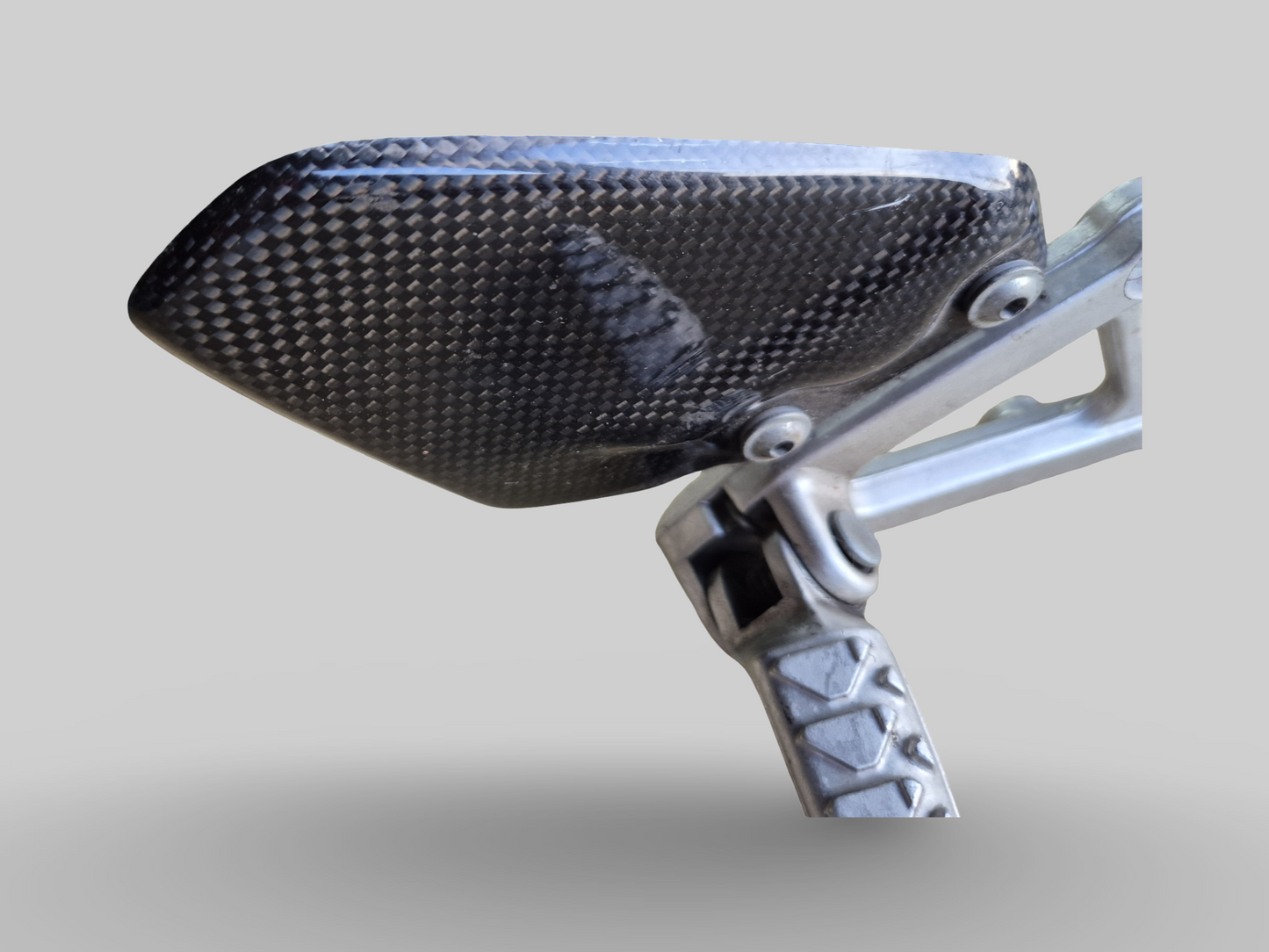 VOETSTEUN RECHTER ACHTERZIJDE AP8135909 Aprilia RSV Mille 98-03 / Tuono 03-05 