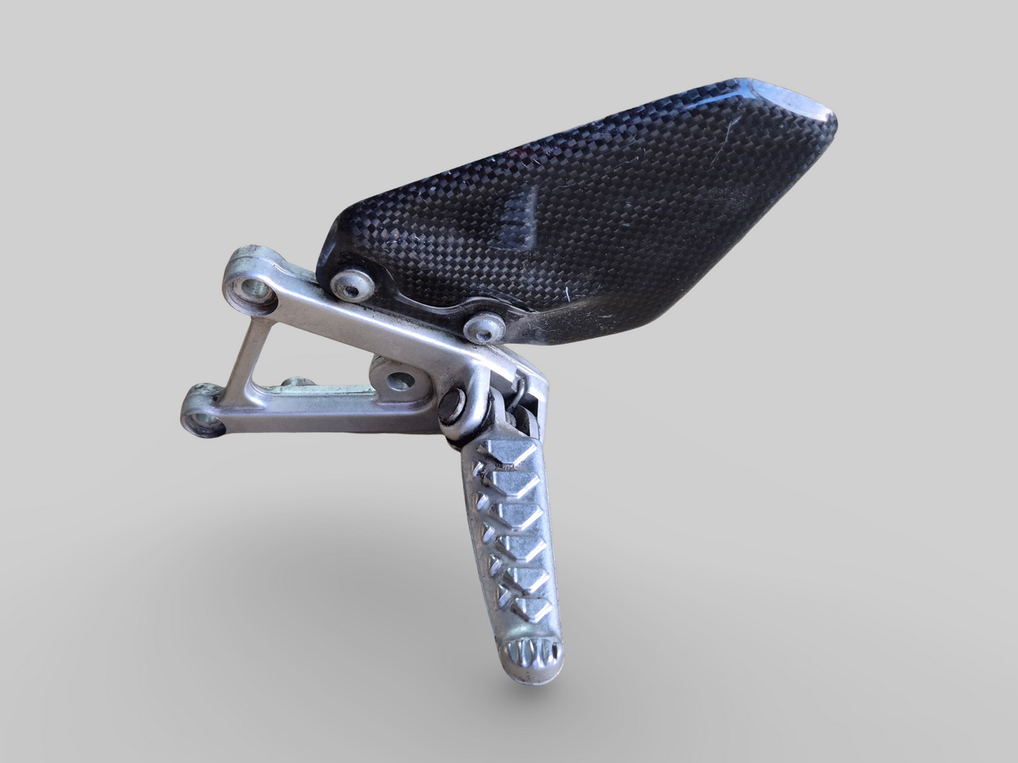 LINKER ZIJVOETSTEUN ACHTERSET AP8135910 Aprilia RSV Mille 98-03 / Tuono 02-05 