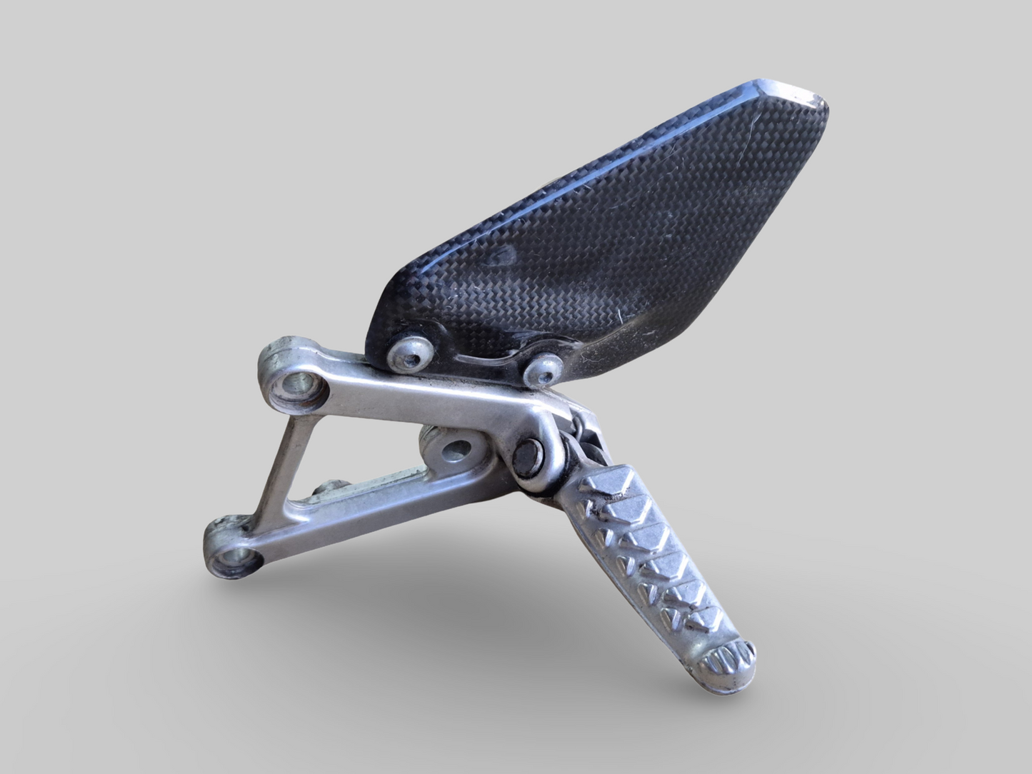 LINKER ZIJVOETSTEUN ACHTERSET AP8135910 Aprilia RSV Mille 98-03 / Tuono 02-05 