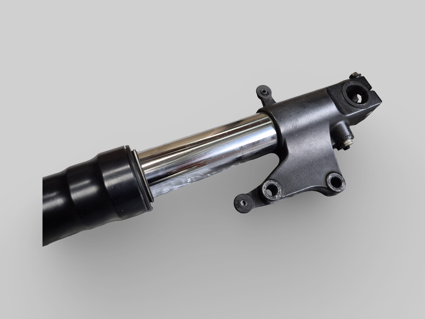 JAMBE DE FOURCHE CÔTÉ DROIT AP8123970 Aprilia RSV Mille 01-03 / Tuono 02-05 