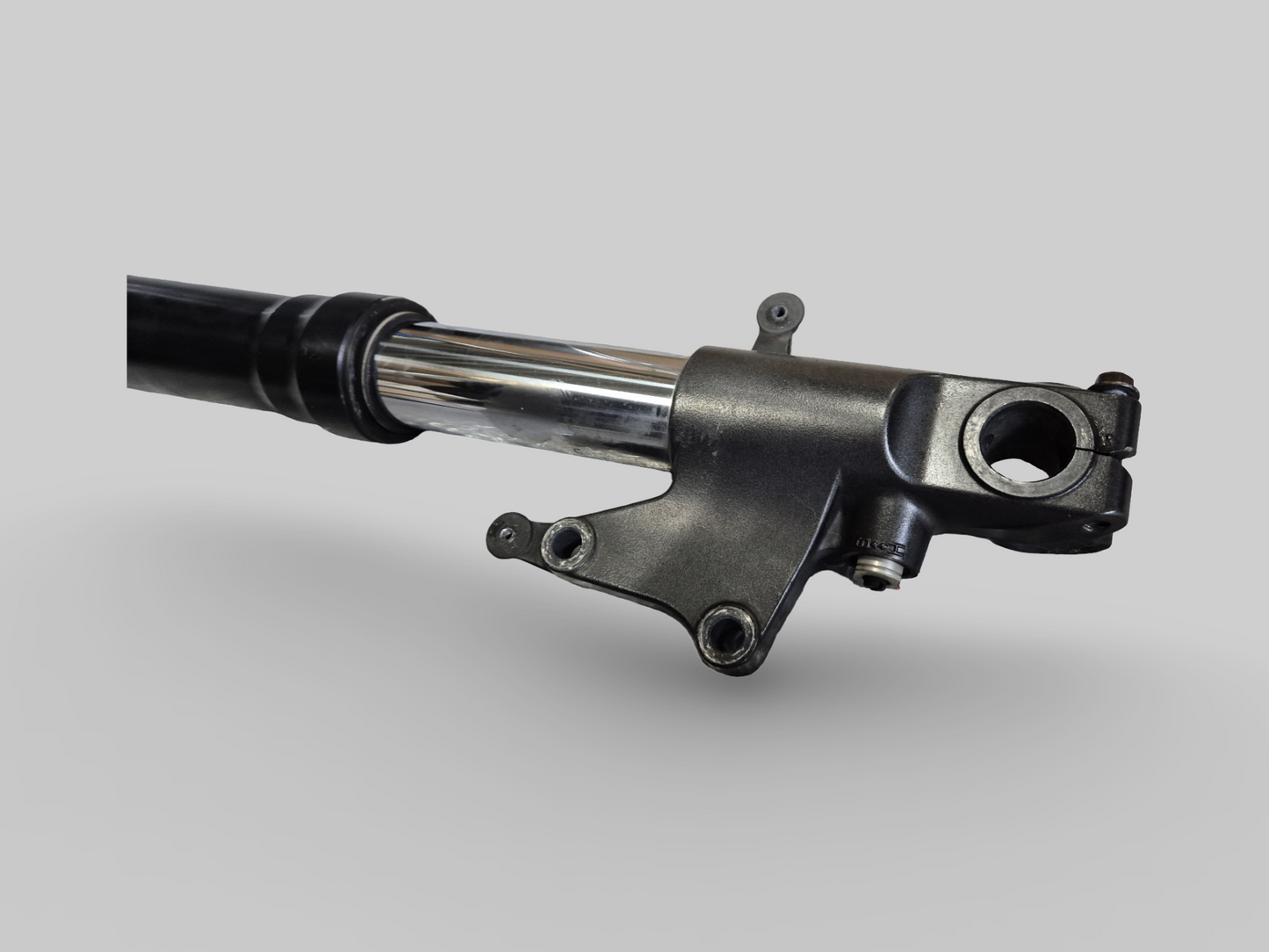 JAMBE DE FOURCHE CÔTÉ DROIT AP8123970 Aprilia RSV Mille 01-03 / Tuono 02-05 