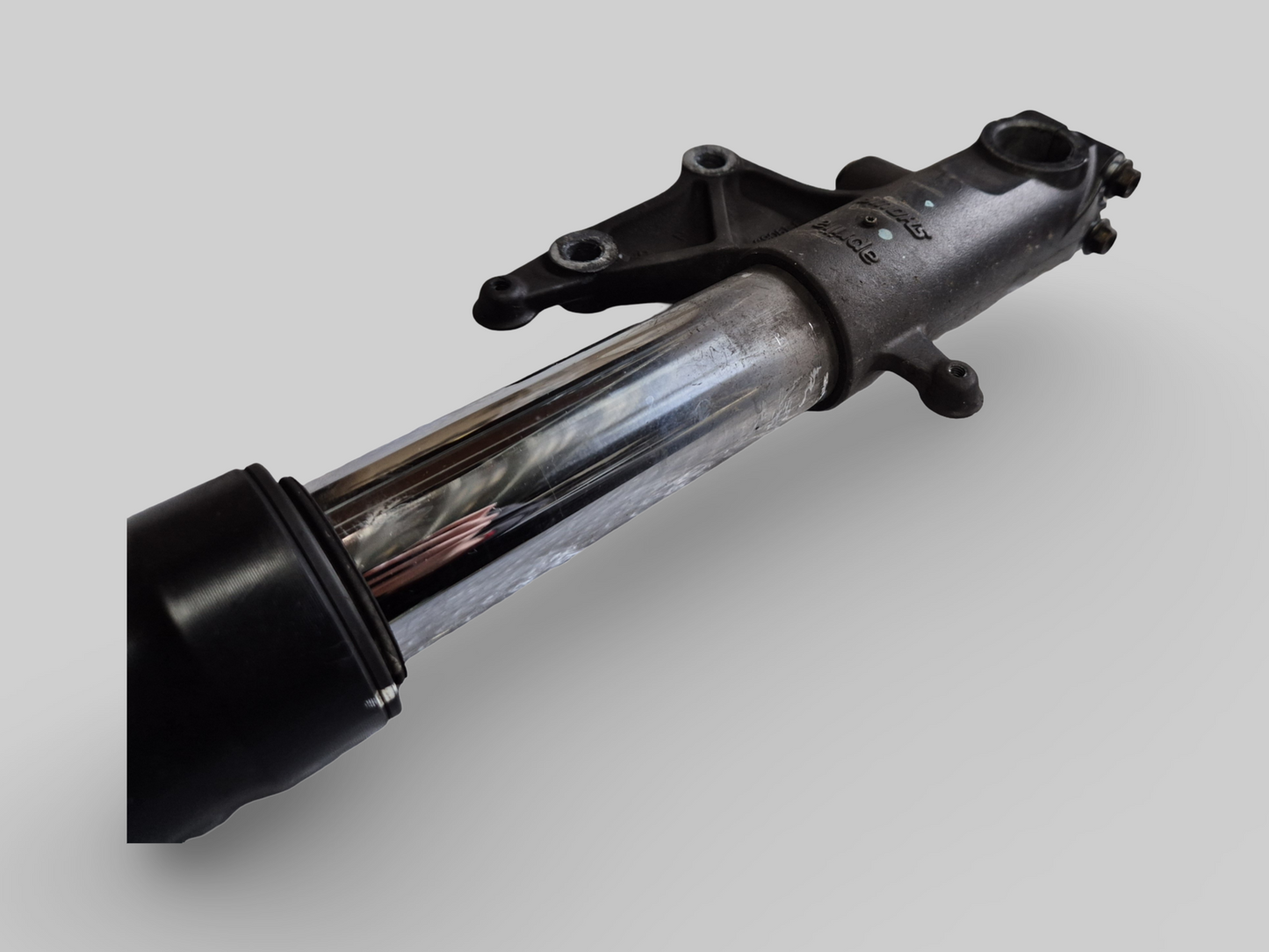 JAMBE DE FOURCHE CÔTÉ DROIT AP8123970 Aprilia RSV Mille 01-03 / Tuono 02-05 