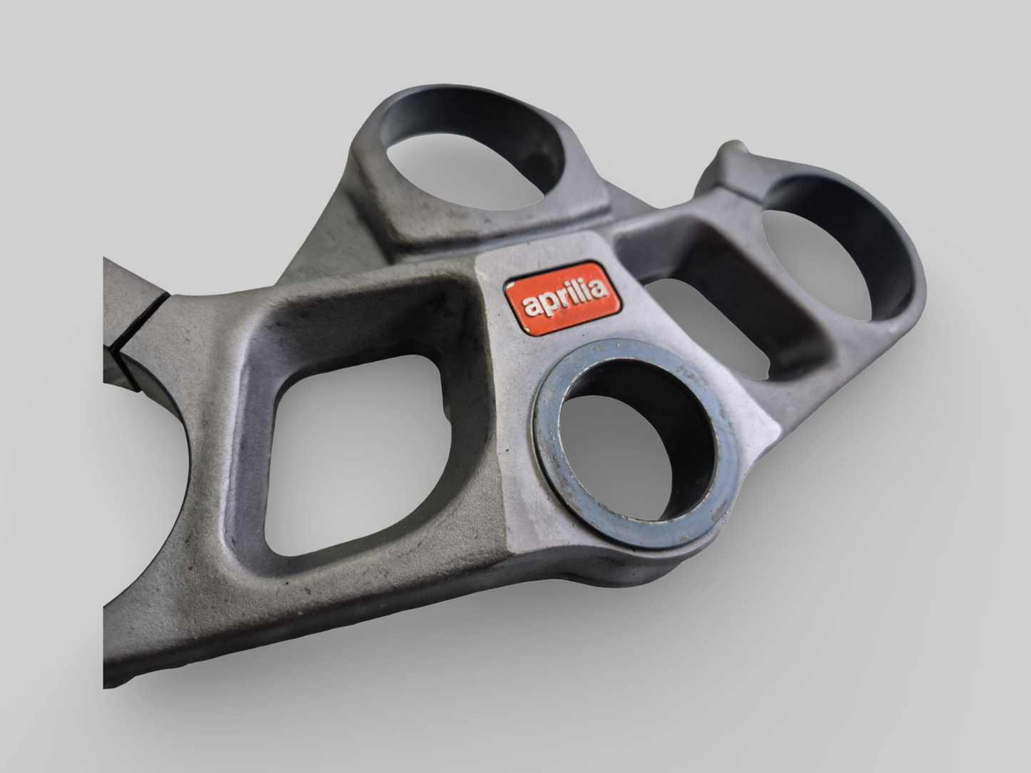 JOUG SUPÉRIEUR TRIPLE PINCE AP8123927 Aprilia RSV Mille 98-03 