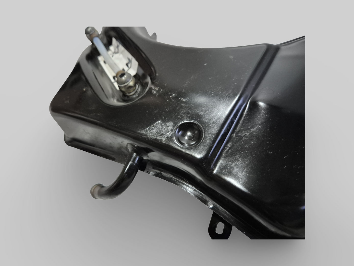 OIL TANK RESERVOIR AP8158120 Aprilia RSV1000R 2004-2010 / Tuono 1000R 2006-2010