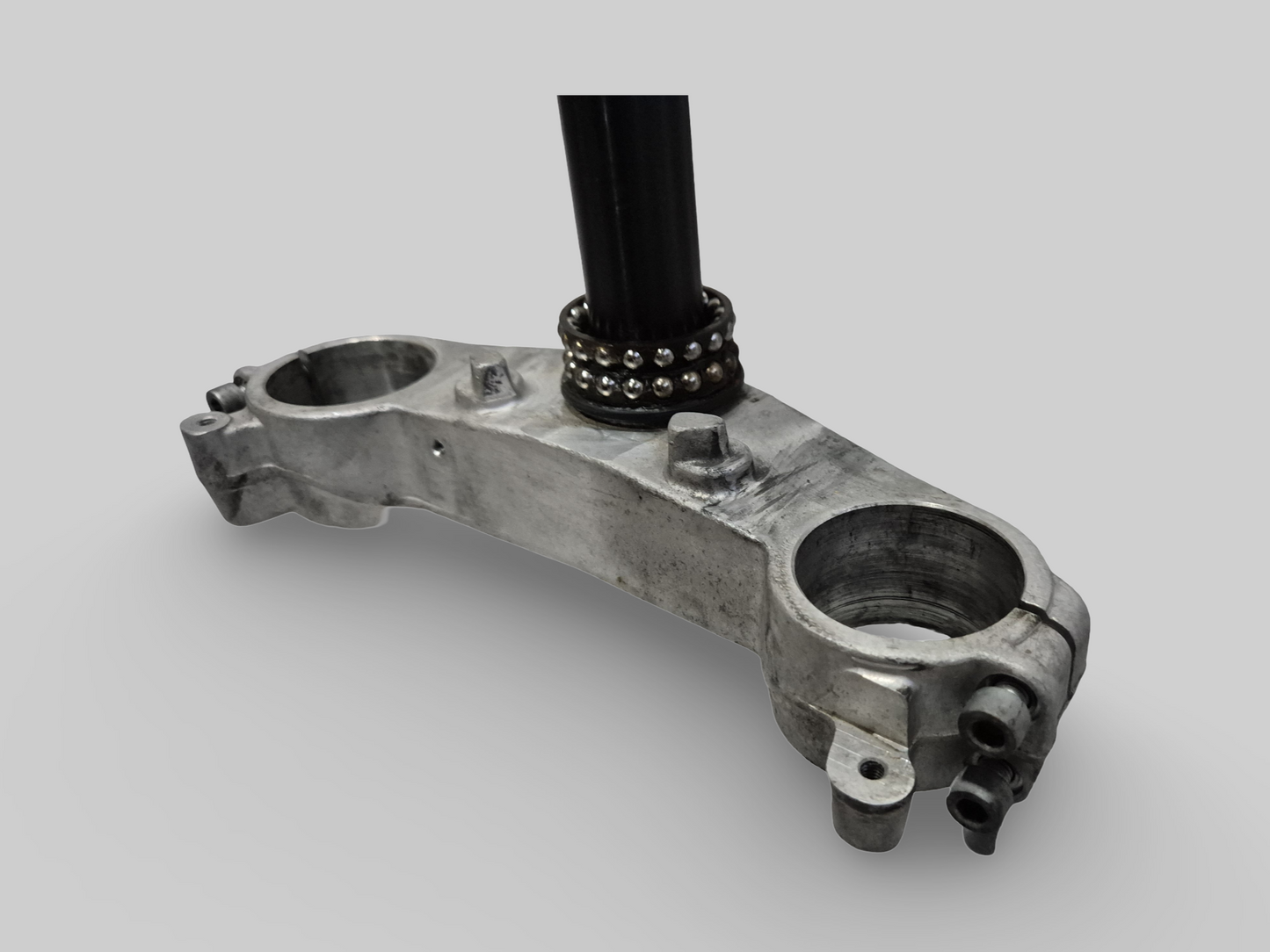 BASE DE TIGE DE PINCE INFÉRIEURE AP8123640 Aprilia RSV Mille 98-03 / Tuono 02-05 