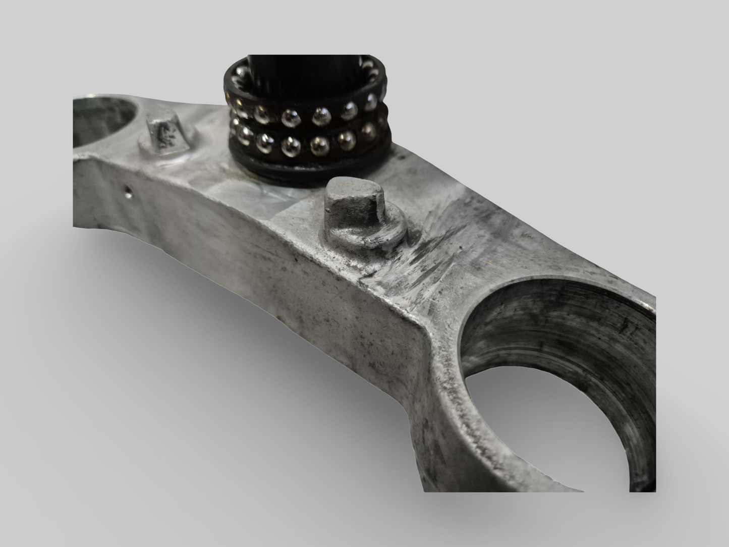 BASE DE TIGE DE PINCE INFÉRIEURE AP8123640 Aprilia RSV Mille 98-03 / Tuono 02-05 