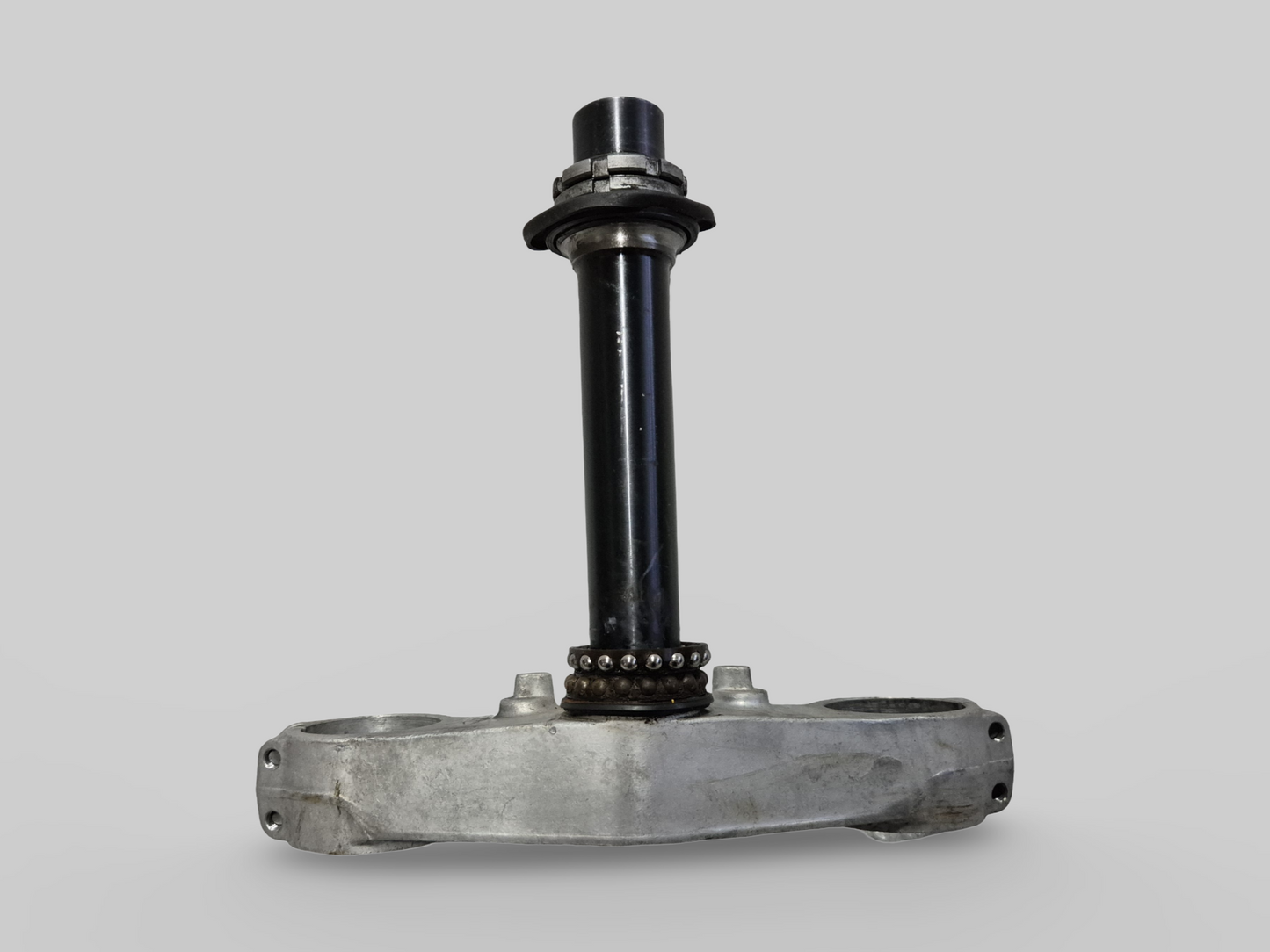 BASE DE TIGE DE PINCE INFÉRIEURE AP8123640 Aprilia RSV Mille 98-03 / Tuono 02-05 