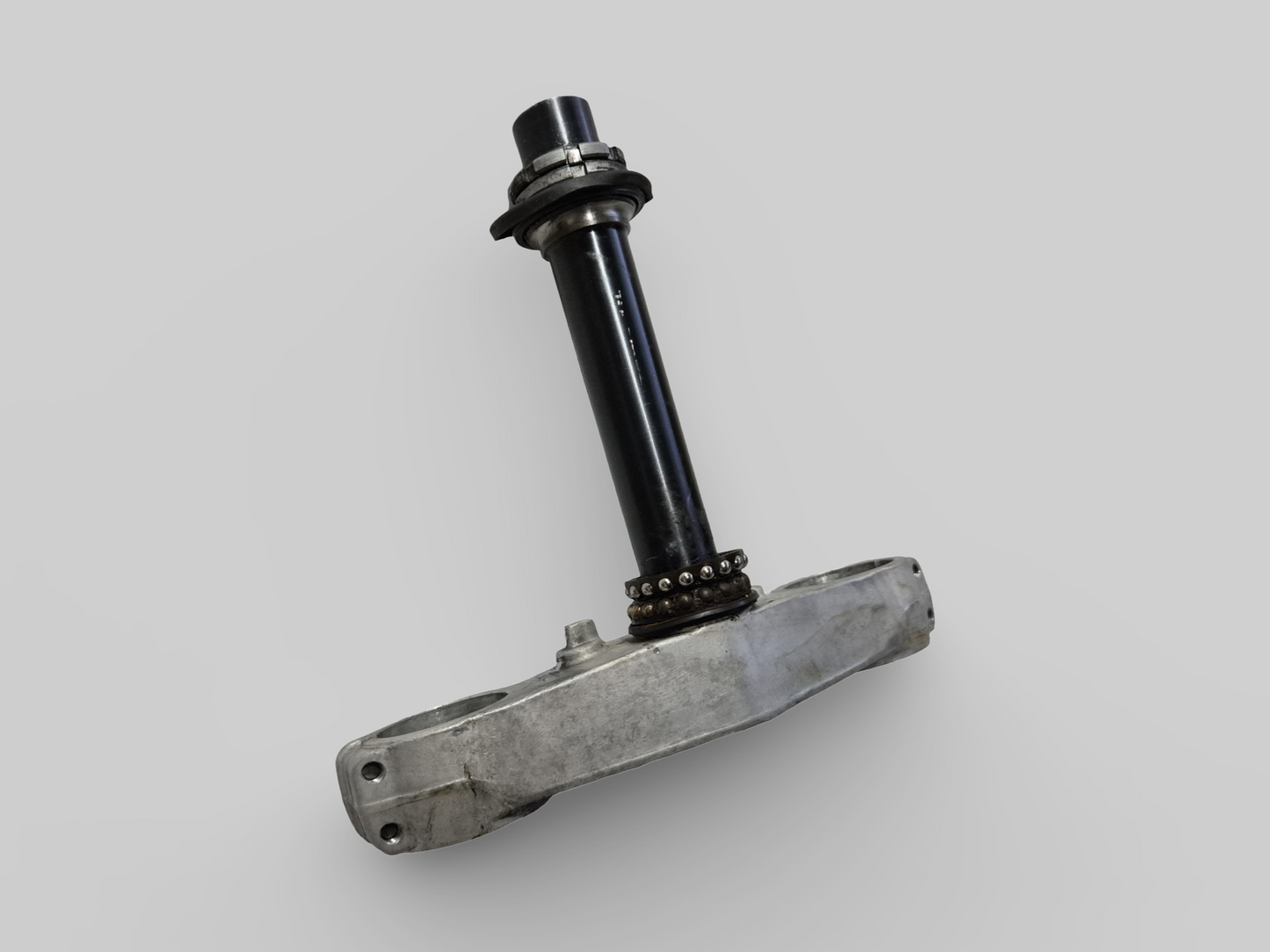 BASE DE TIGE DE PINCE INFÉRIEURE AP8123640 Aprilia RSV Mille 98-03 / Tuono 02-05 