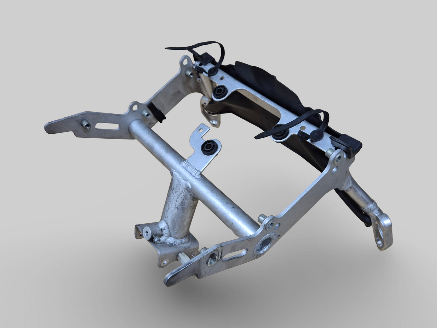 SUPPORT DE GROUPE D'INSTRUMENTS SOUS-CHÂSSIS AVANT AP8135905 Aprilia RSV Mille 98-03 