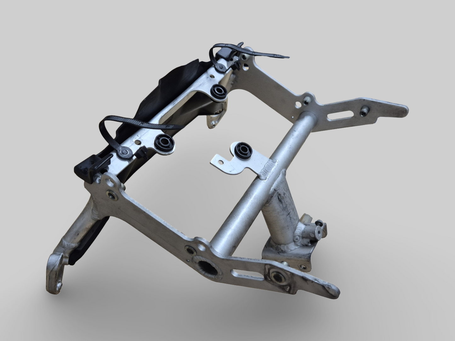 SUPPORT DE GROUPE D'INSTRUMENTS SOUS-CHÂSSIS AVANT AP8135905 Aprilia RSV Mille 98-03 