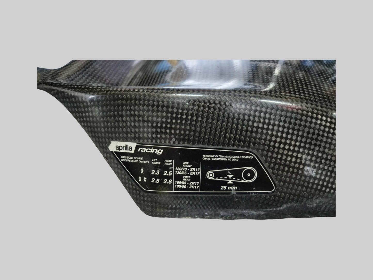 REAR CARBON MUDGUARD / HUGGER AP8796783 Aprilia RSV1000R 04-09 / Tuono 1000R 06-09
