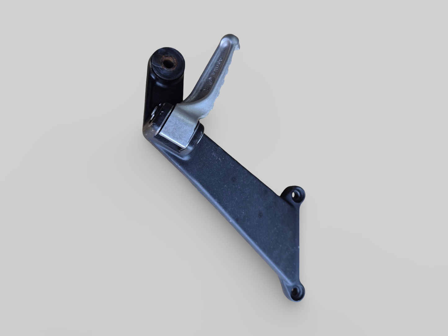 PASSENGER RIGHT FOOTREST SUPPORT AP8146384 Aprilia RSV Mille 98-03 / Tuono 02-05