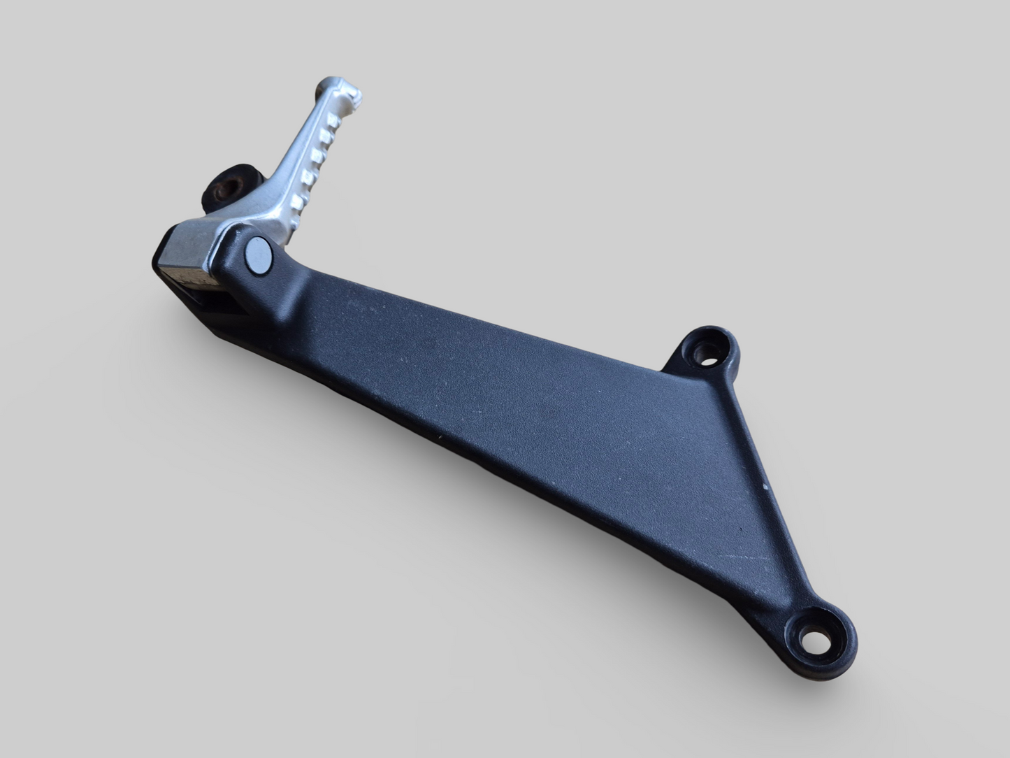 PASSENGER RIGHT FOOTREST SUPPORT AP8146384 Aprilia RSV Mille 98-03 / Tuono 02-05