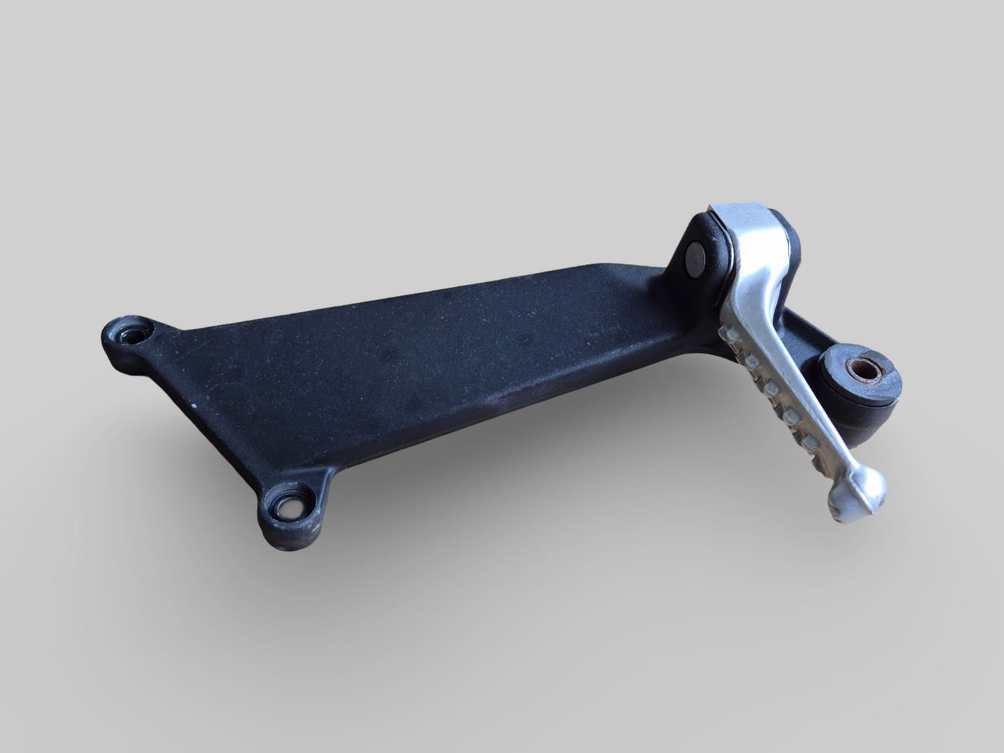 PASSENGER RIGHT FOOTREST SUPPORT AP8146384 Aprilia RSV Mille 98-03 / Tuono 02-05