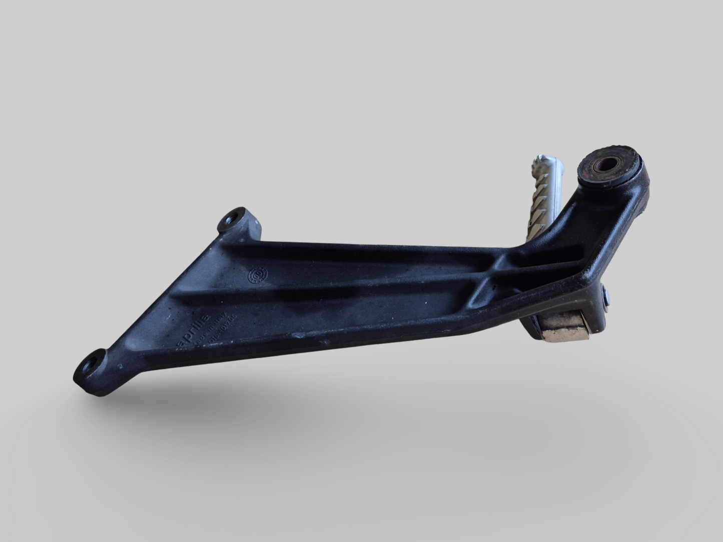 PASSENGER RIGHT FOOTREST SUPPORT AP8146384 Aprilia RSV Mille 98-03 / Tuono 02-05