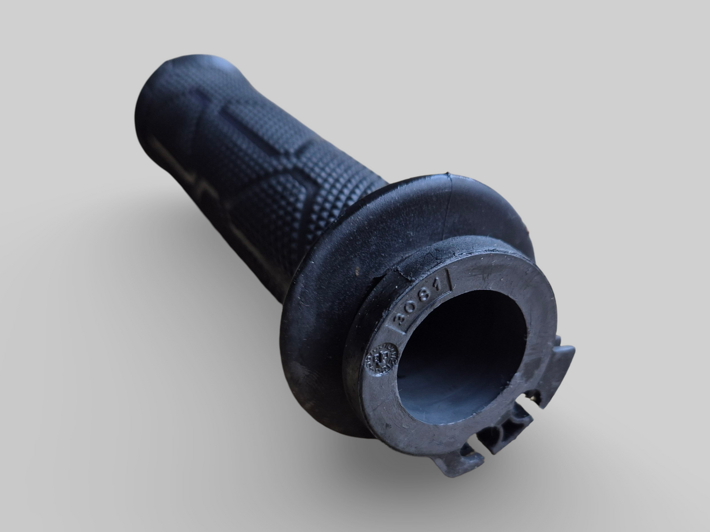 RIGHT HANDLE BAR GRIP THROTTLE AP8118501 Aprilia RSV Mille 98-03 / Tuono 02-05