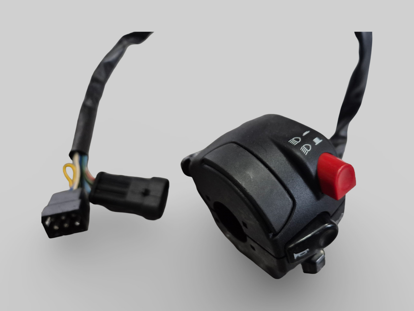 LEFT-HAND HANDLEBAR LIGHT SWITCH AP8127703 Aprilia RSV1000R 04-09