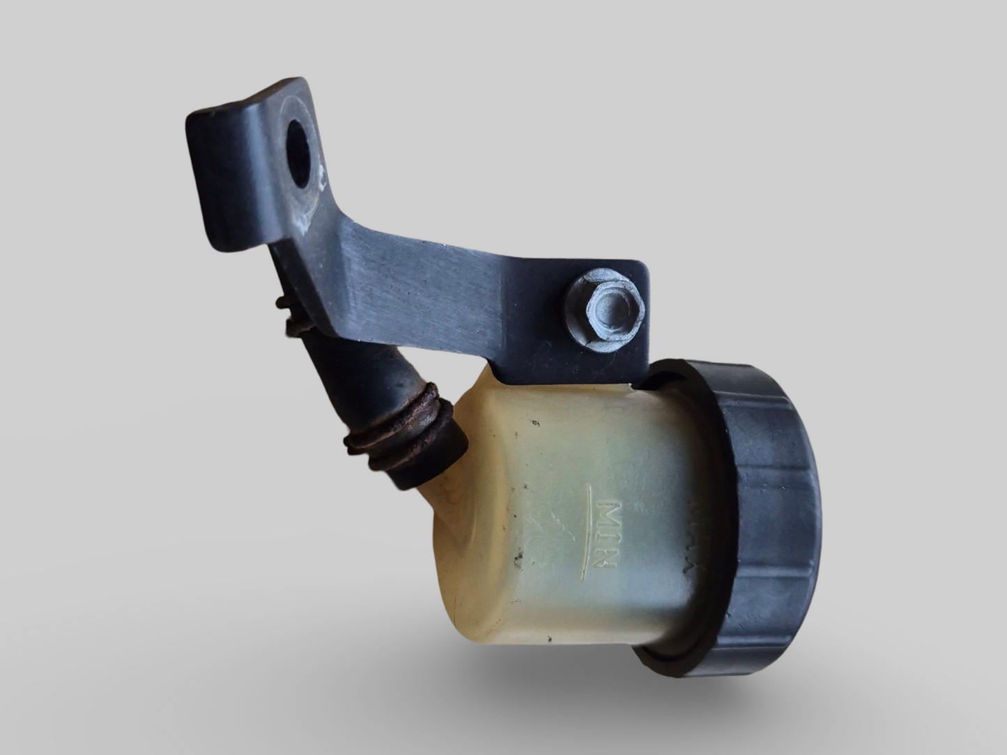 CLUTCH PUMP RESERVOIR AND BRACKET AP8106382 AP8134898 Aprilia RSV Mille 98-03 / Tuono 02-05