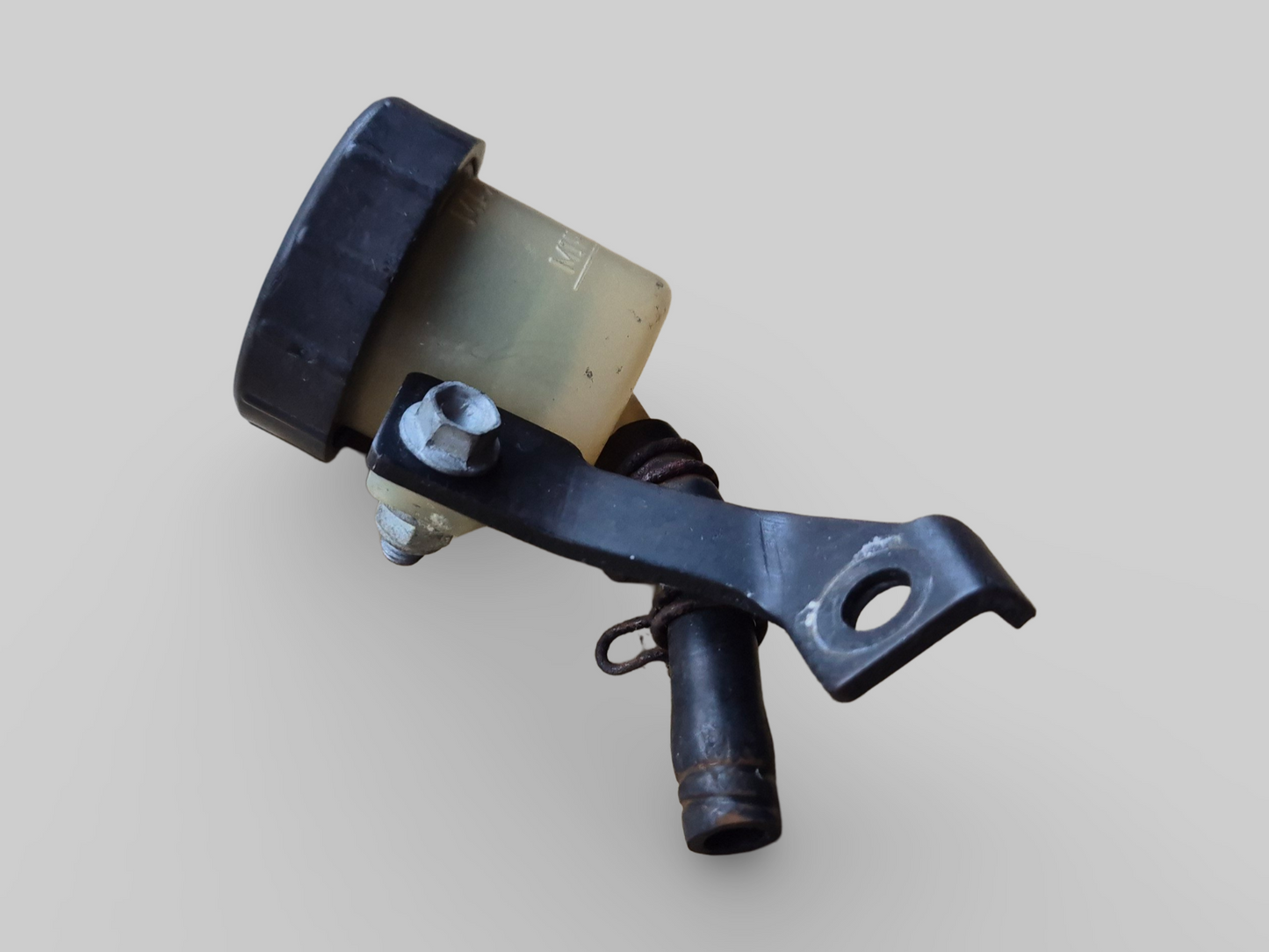 CLUTCH PUMP RESERVOIR AND BRACKET AP8106382 AP8134898 Aprilia RSV Mille 98-03 / Tuono 02-05