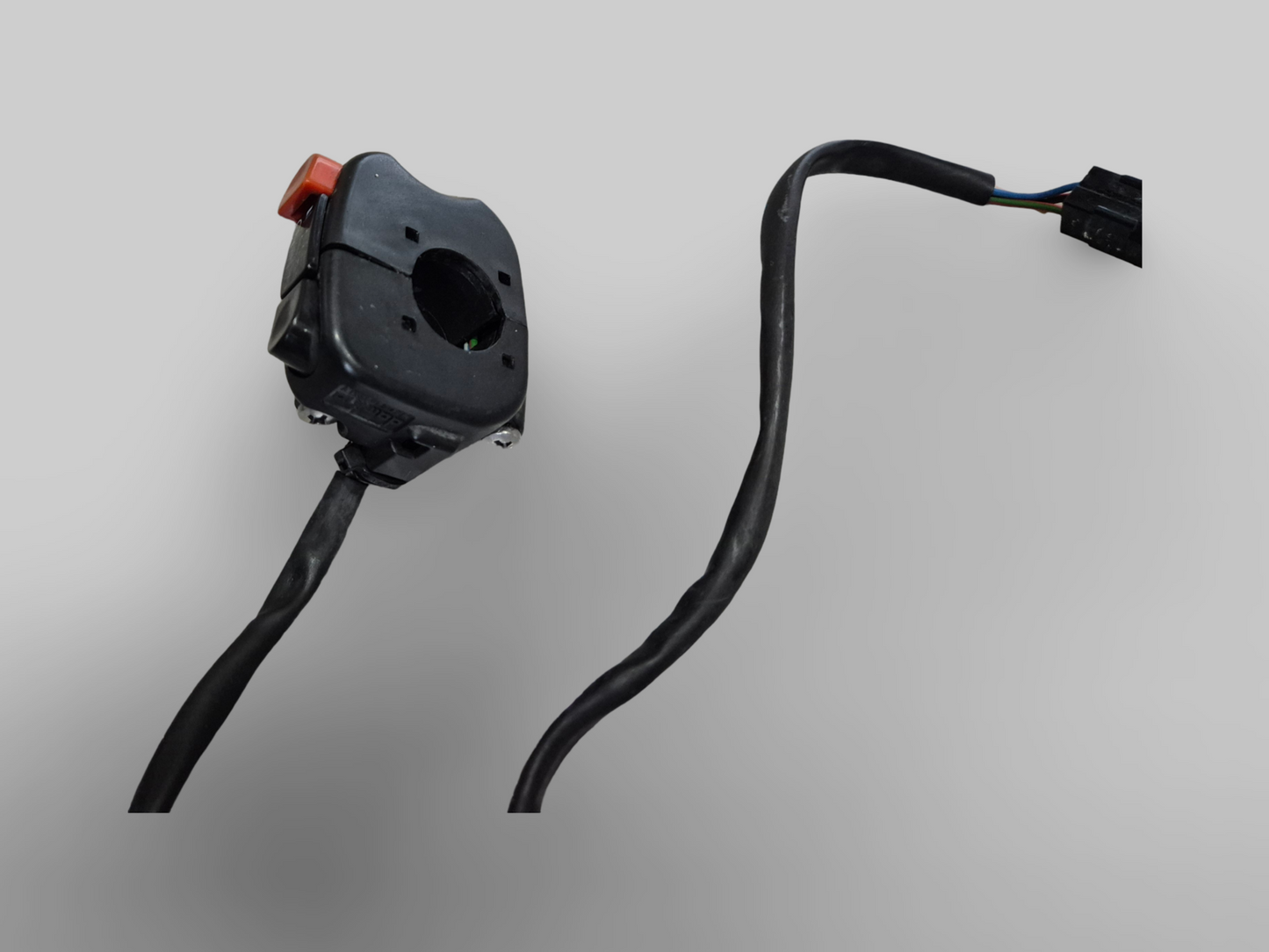 RIGHT-HAND SIDE HANDLEBAR KILLSWITCH AP8118580 Aprilia RSV Mille 01-03 / Tuono 02-05