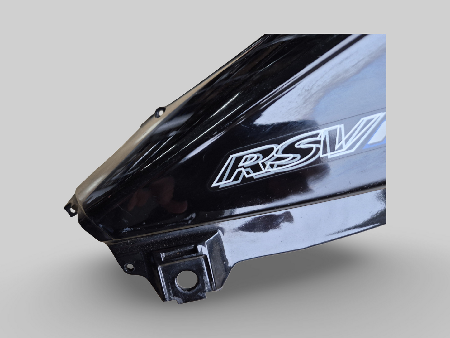 CONDUIT D'ADMISSION D'AIR EXTÉRIEUR CÔTÉ DROIT FAUX CARBONE TREMPÉ AP8139416 Aprilia RSV Mille 1998-2003 