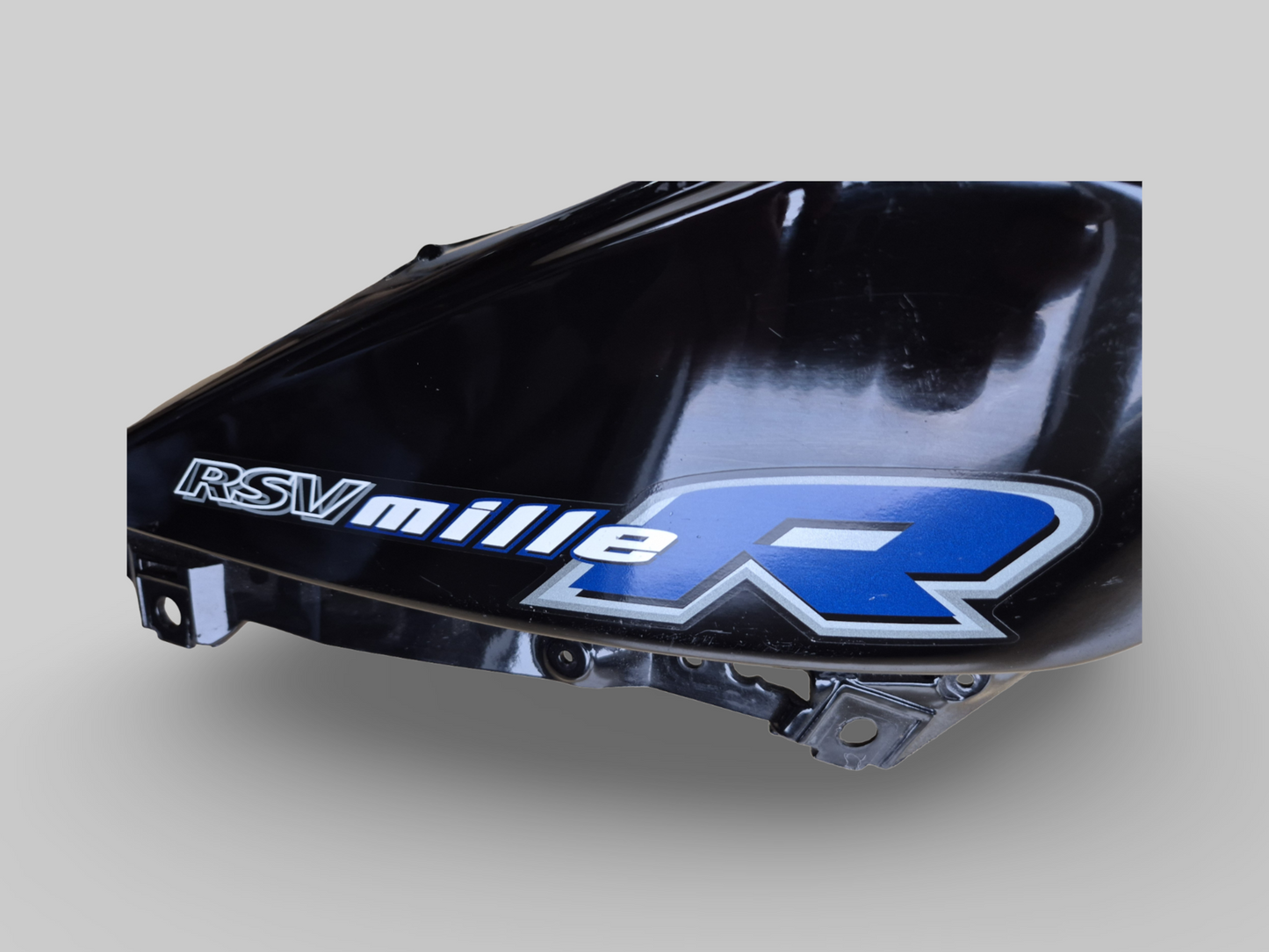 CONDUIT D'ADMISSION D'AIR EXTÉRIEUR CÔTÉ DROIT FAUX CARBONE TREMPÉ AP8139416 Aprilia RSV Mille 1998-2003 