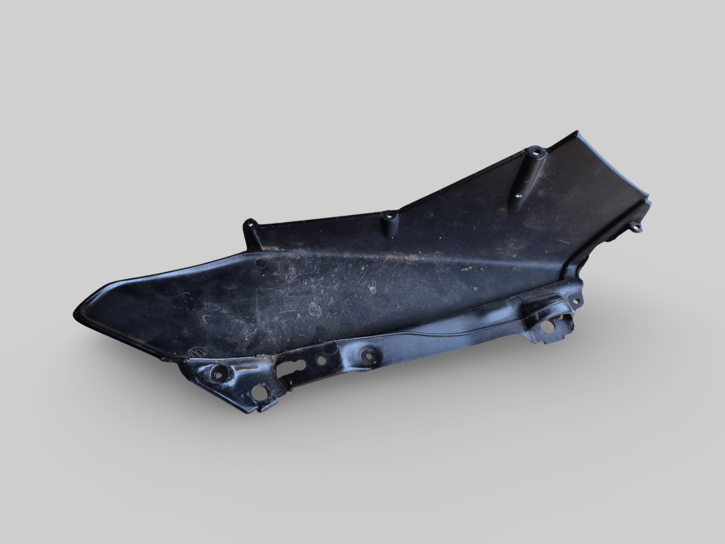 CONDUIT D'ADMISSION D'AIR EXTÉRIEUR CÔTÉ DROIT FAUX CARBONE TREMPÉ AP8139416 Aprilia RSV Mille 1998-2003 