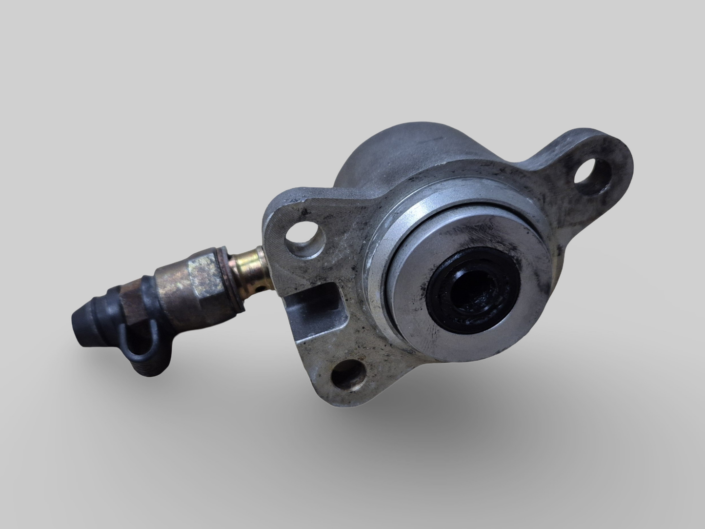 CYLINDRE ESCLAVE DE COMMANDE D'EMBRAYAGE AP8106381 Aprilia RSV Mille 98-03 / Tuono 02-05 