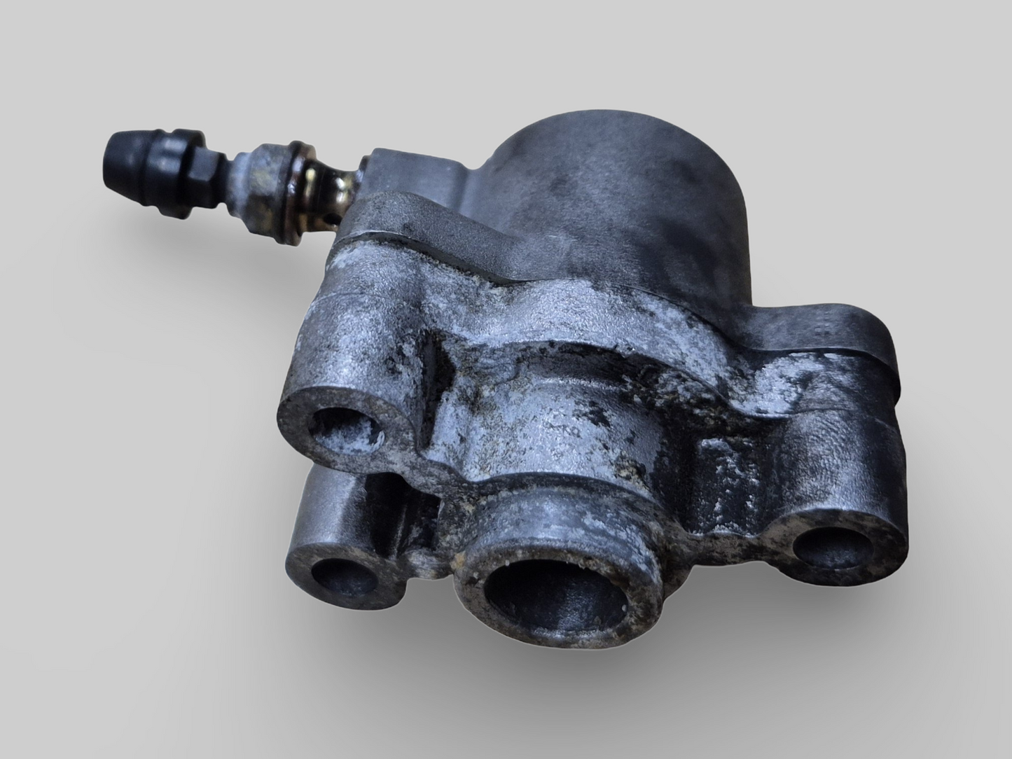 CYLINDRE ESCLAVE DE COMMANDE D'EMBRAYAGE AP8106381 Aprilia RSV Mille 98-03 / Tuono 02-05 