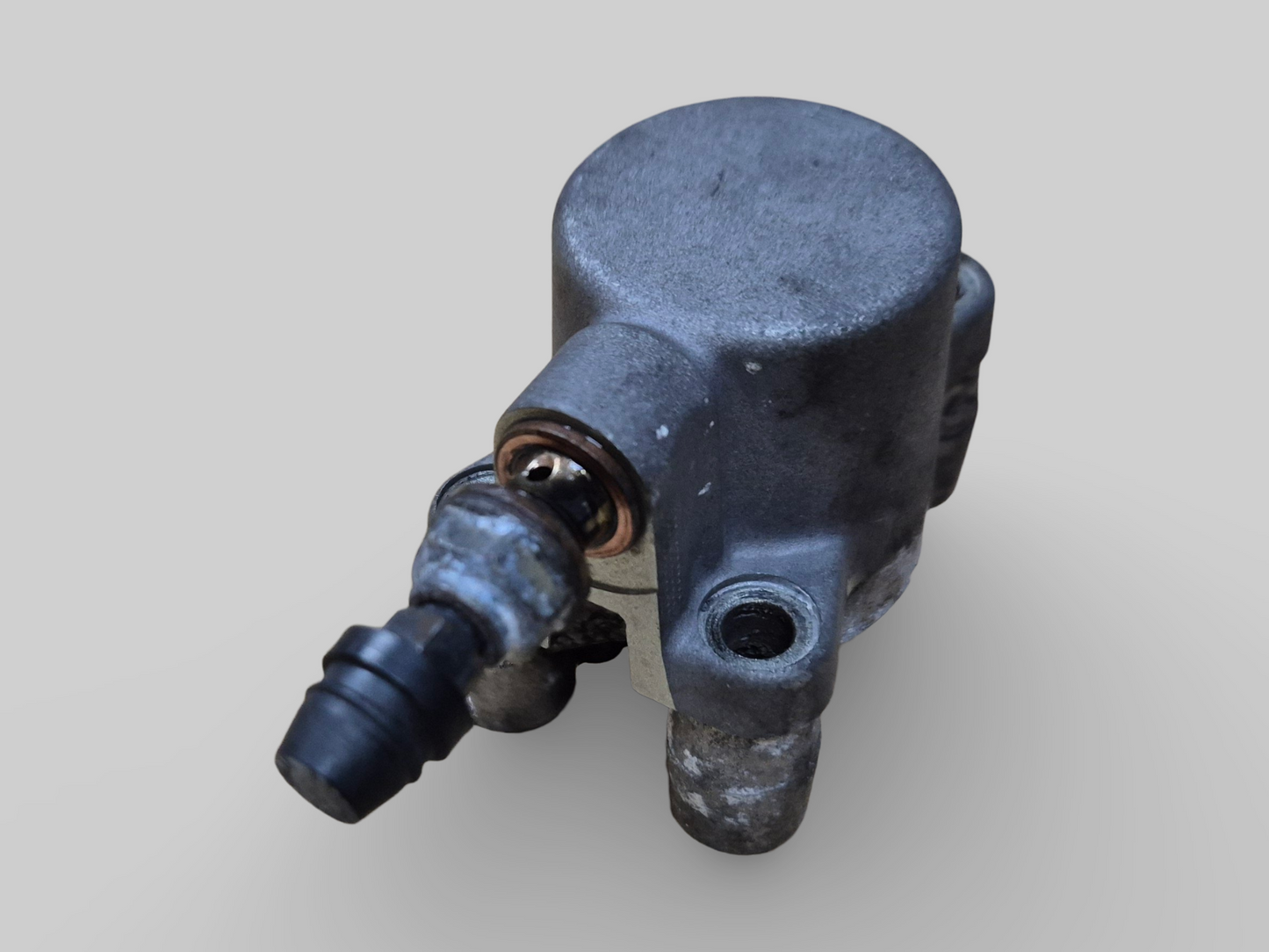 CYLINDRE ESCLAVE DE COMMANDE D'EMBRAYAGE AP8106381 Aprilia RSV Mille 98-03 / Tuono 02-05 