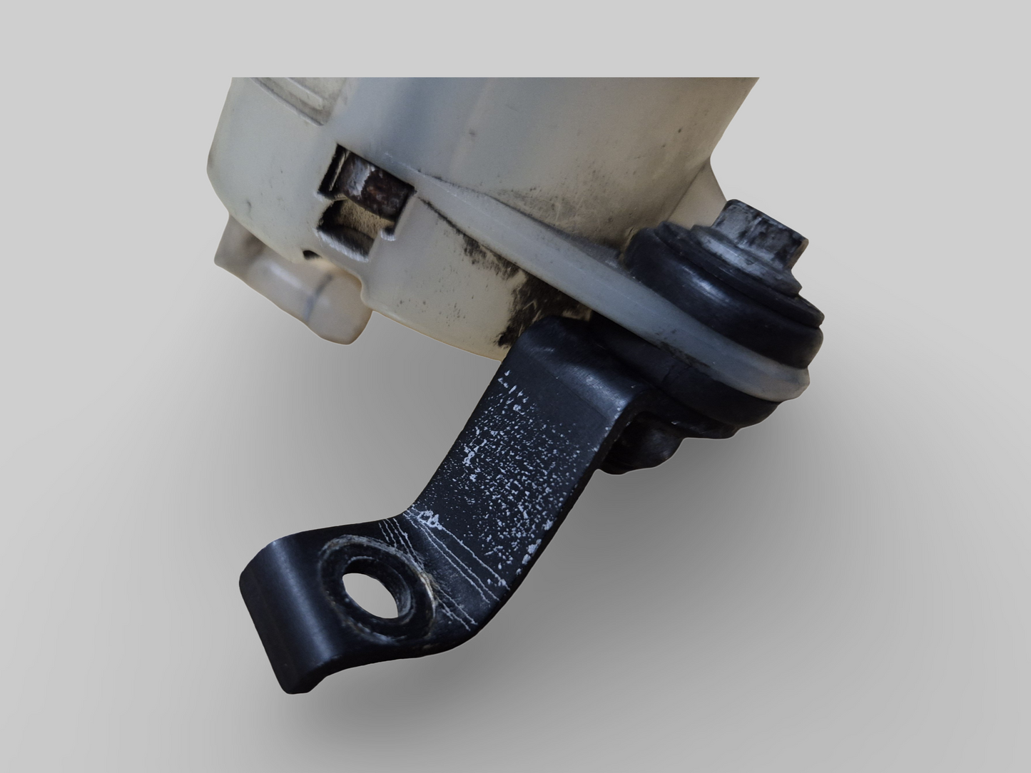 BRAKE FLUID RESERVOIR AP8113499 Aprilia RSV Mille 98-03 / Tuono 02-05