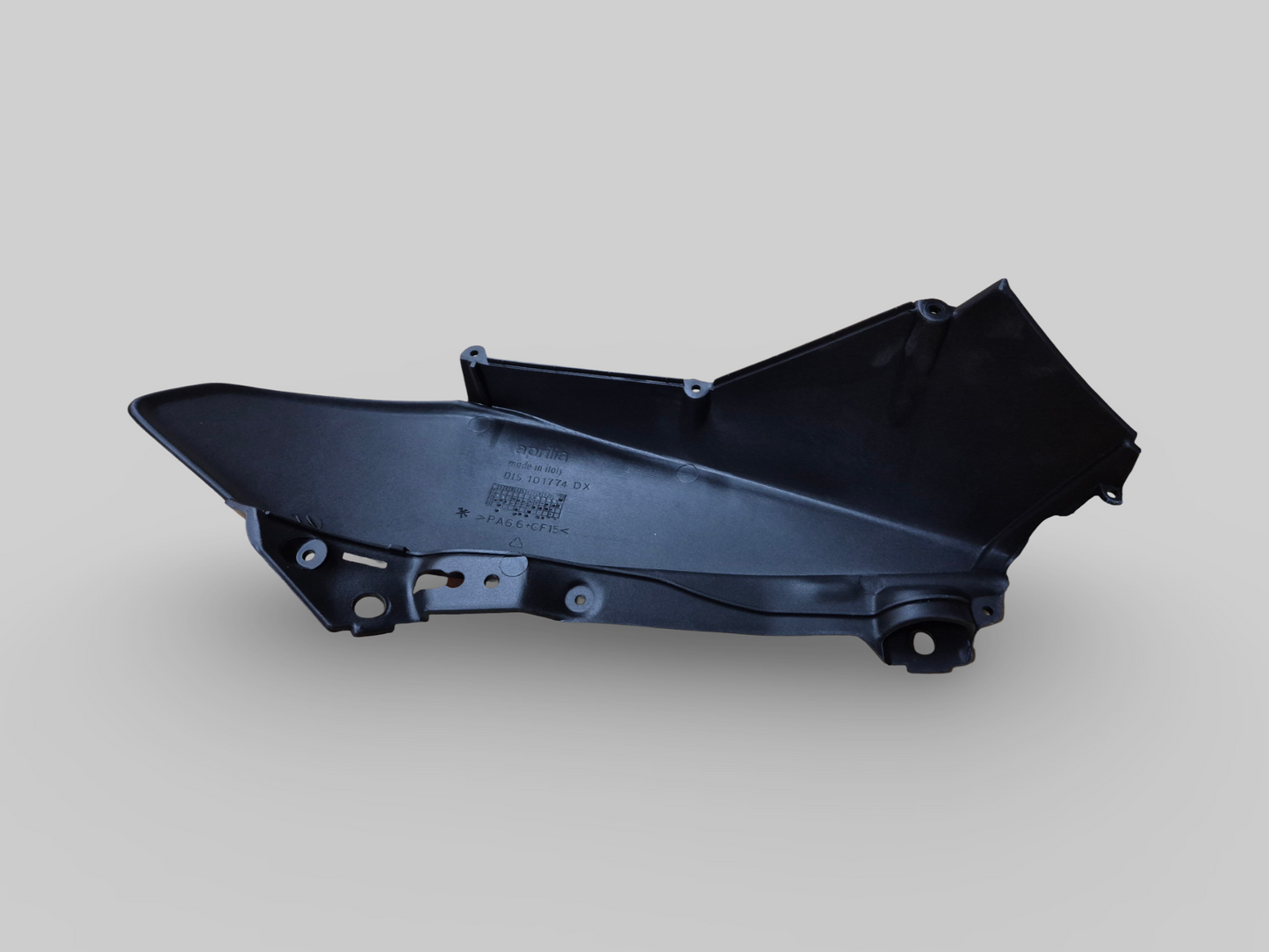 Conduit d'admission d'air extérieur droit noir mat AP8168143 Aprilia RSV Mille 1998-2003 