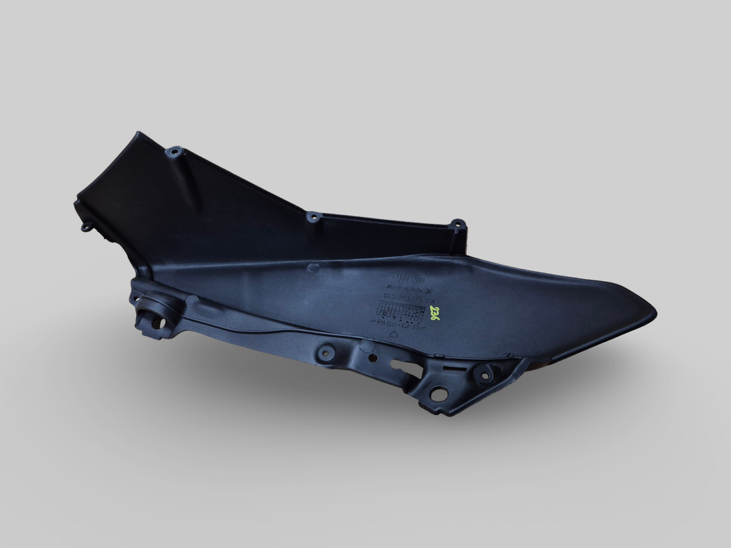 Conduit d'admission d'air extérieur droit noir mat AP8168143 Aprilia RSV Mille 1998-2003 
