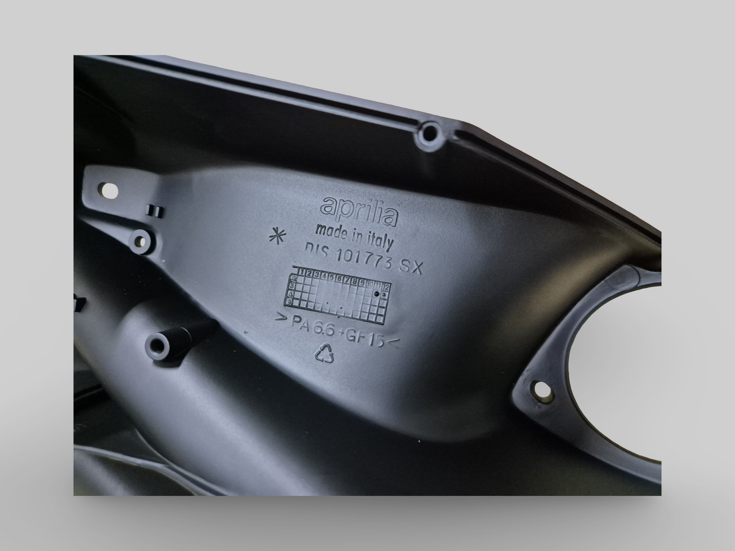 CARÉNAGE DE CONDUIT D'AIR INTERNE GAUCHE, NOIR MAT AP8149278 Aprilia RSV Mille 98-03 