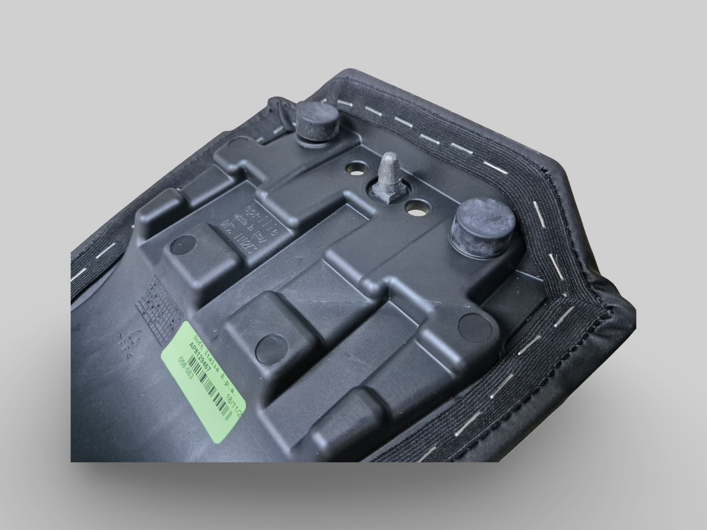 REAR PASSENGER SADDLE AP8129467 Aprilia RSV1000R 06-10 / Tuono 06-10